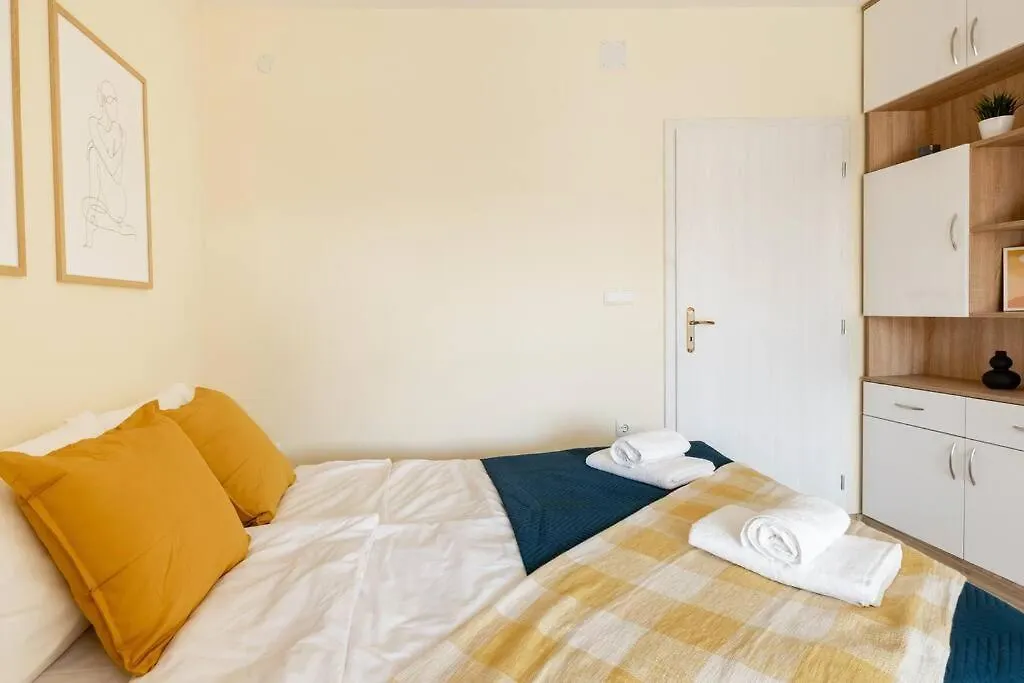 New Central Located Peaceful 1Bdr Self Check-In Sofia 0*,